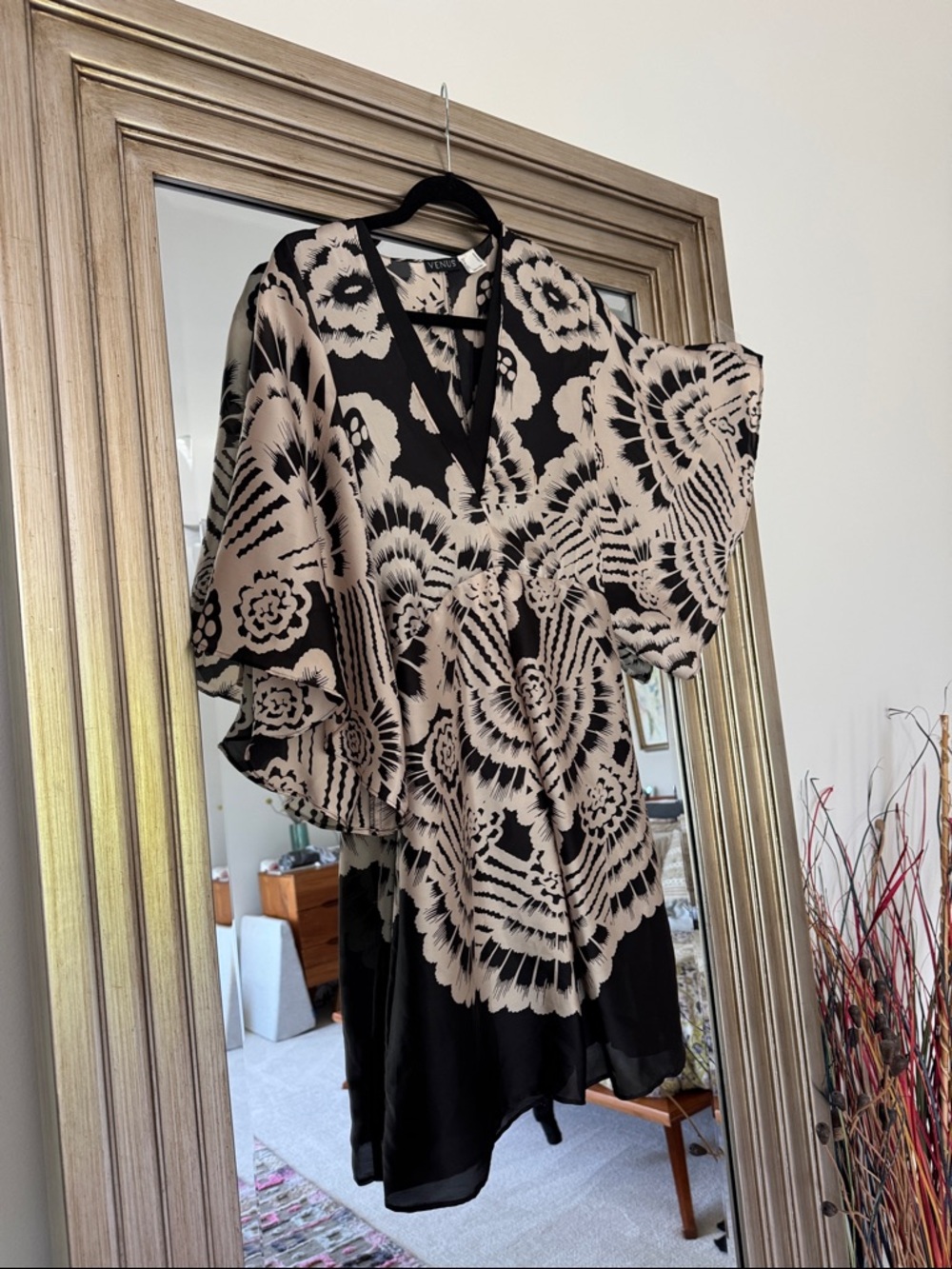 VENUS Black and Cream Floral V-Neck Kimono Tunic Dress Size 4